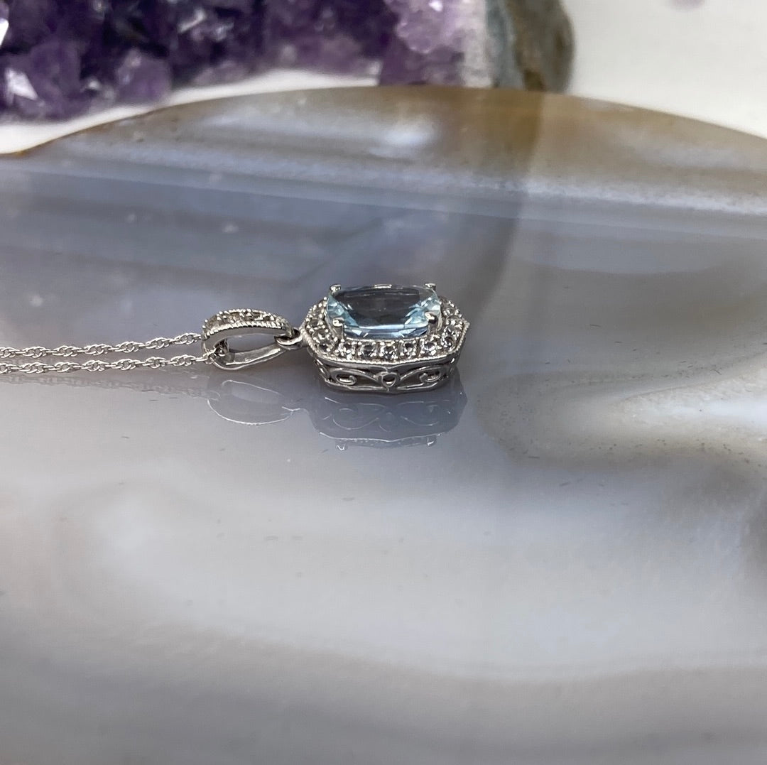 10k white gold aquamarine gemstone necklace