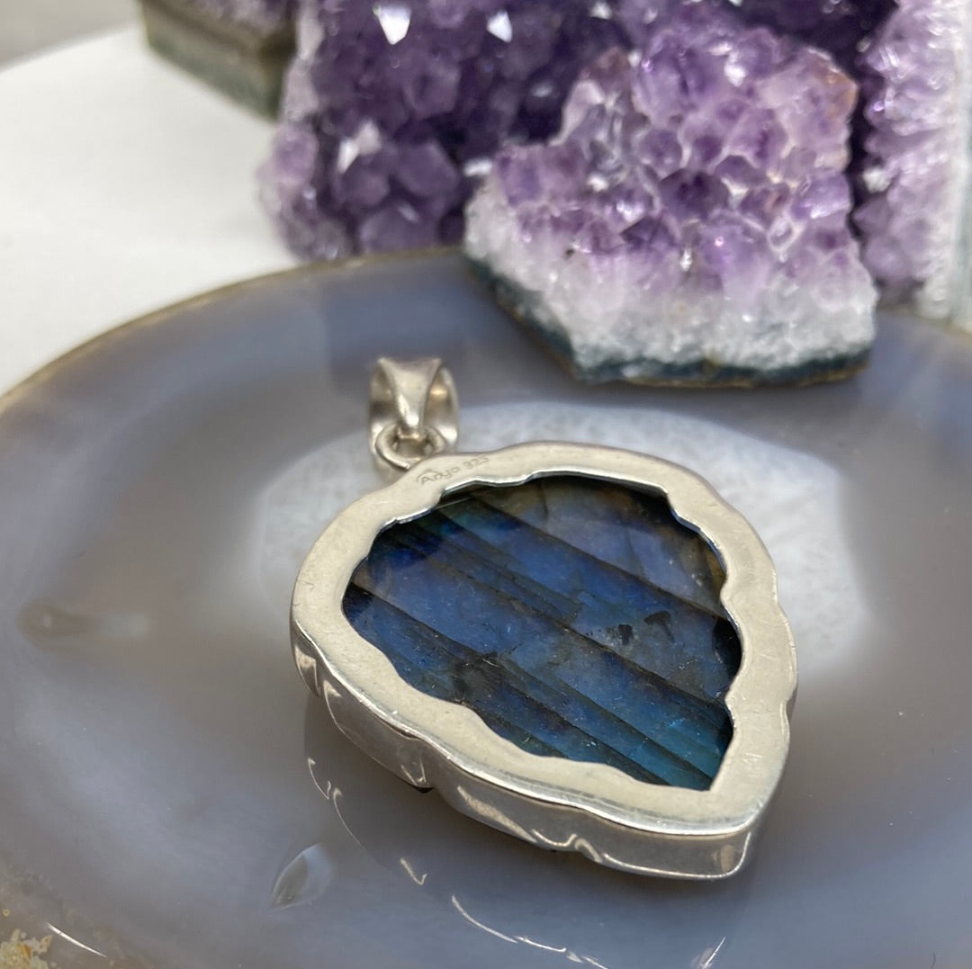Sterling silver carved labradorite leaf design pendant