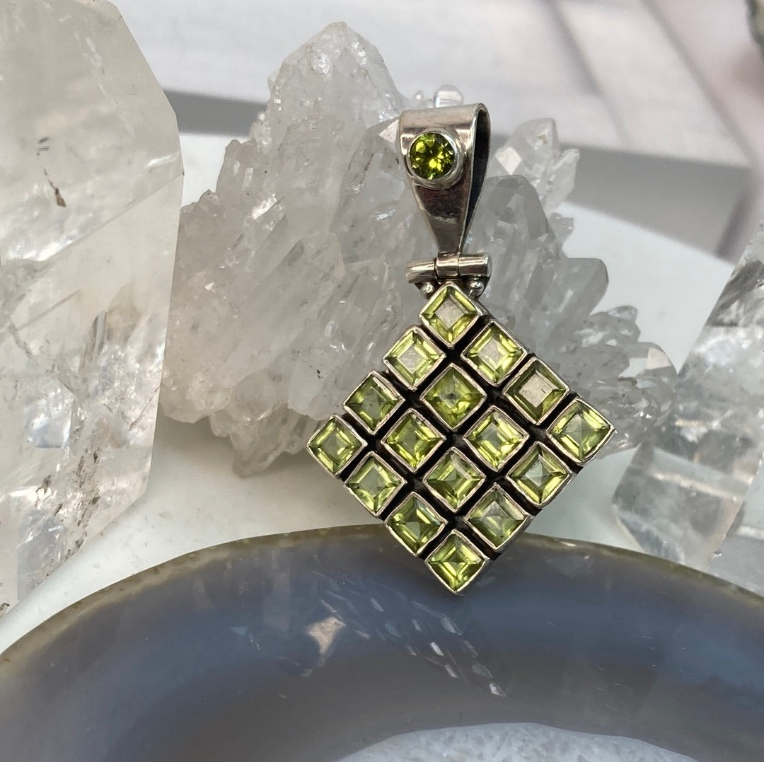 Sterling silver peridot pendant