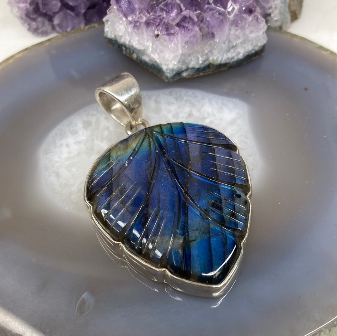 Sterling silver carved labradorite leaf design pendant