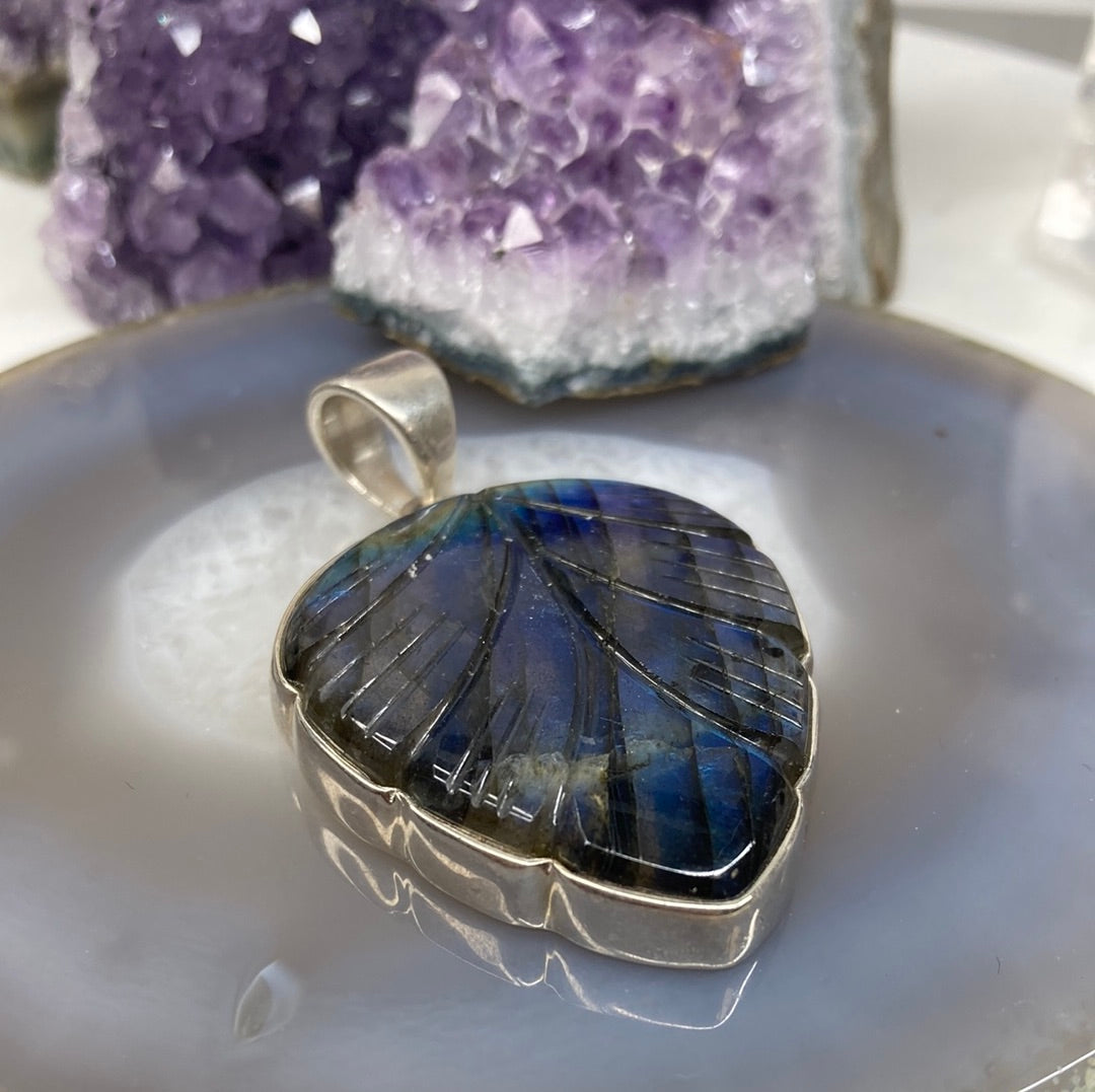 Sterling silver carved labradorite leaf design pendant