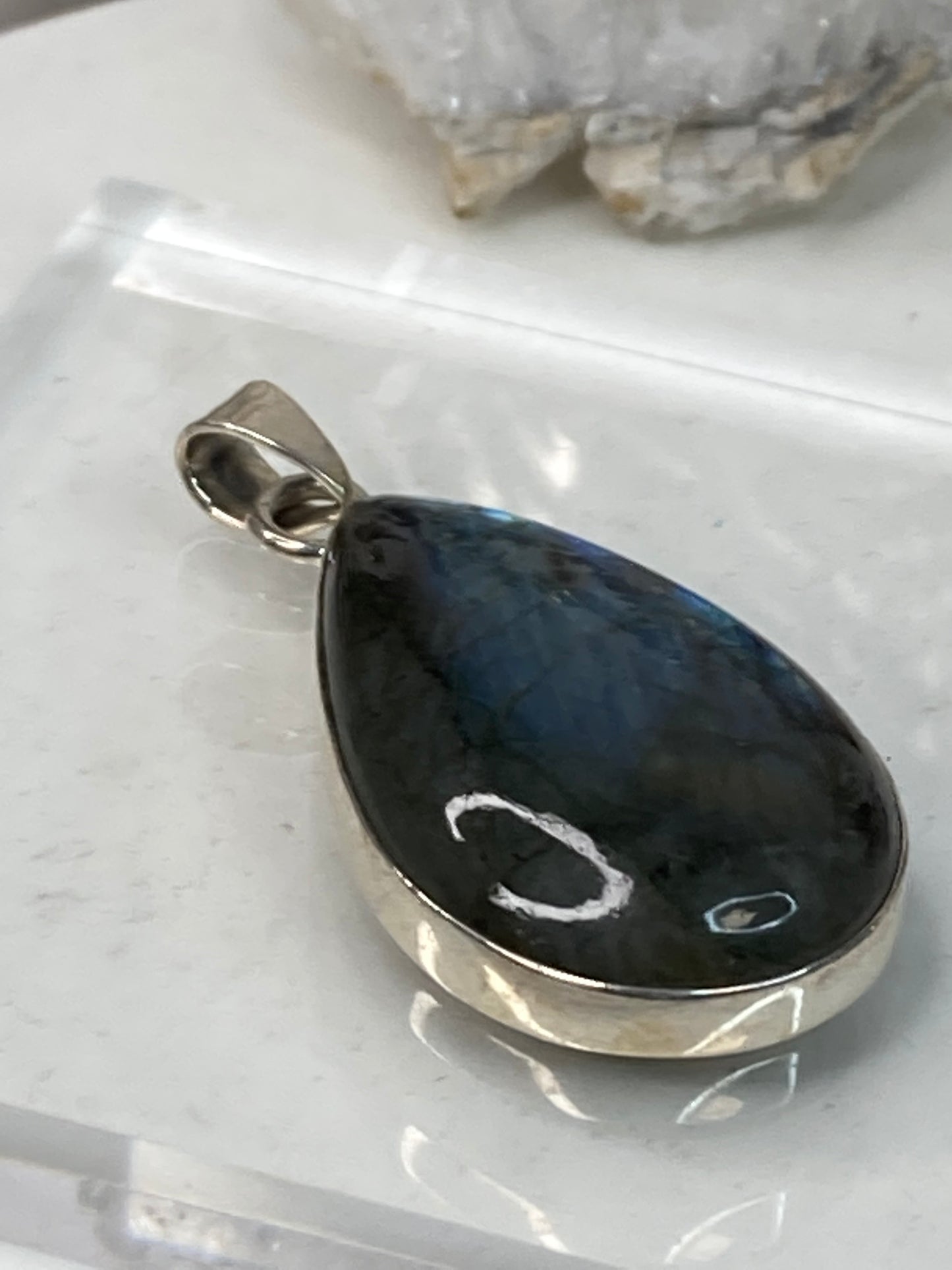 Sterling silver labradorite pendant