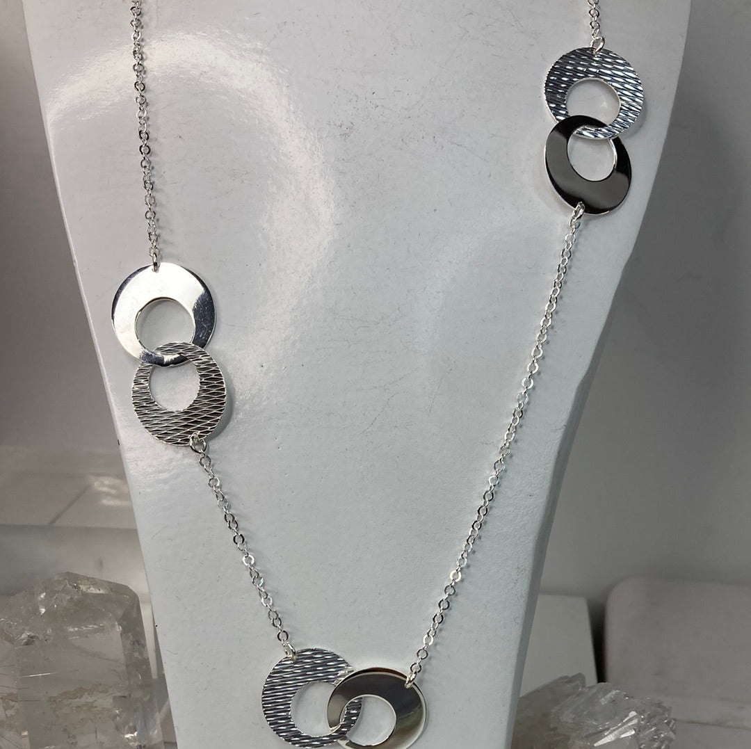 Sterling silver circle design necklace